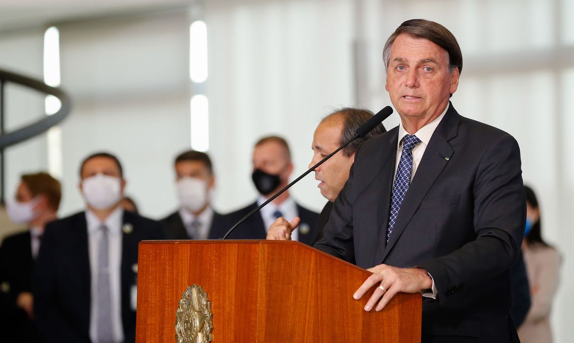 Jair Bolsonaro considera que manter o auxílio como agora vai pressionar os cofres públicos